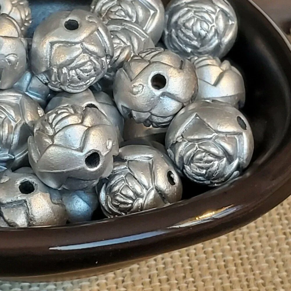 Vintage Retro Silver Satin Rosebud Flower 14mm Round Acrylic Beads 10 pcs